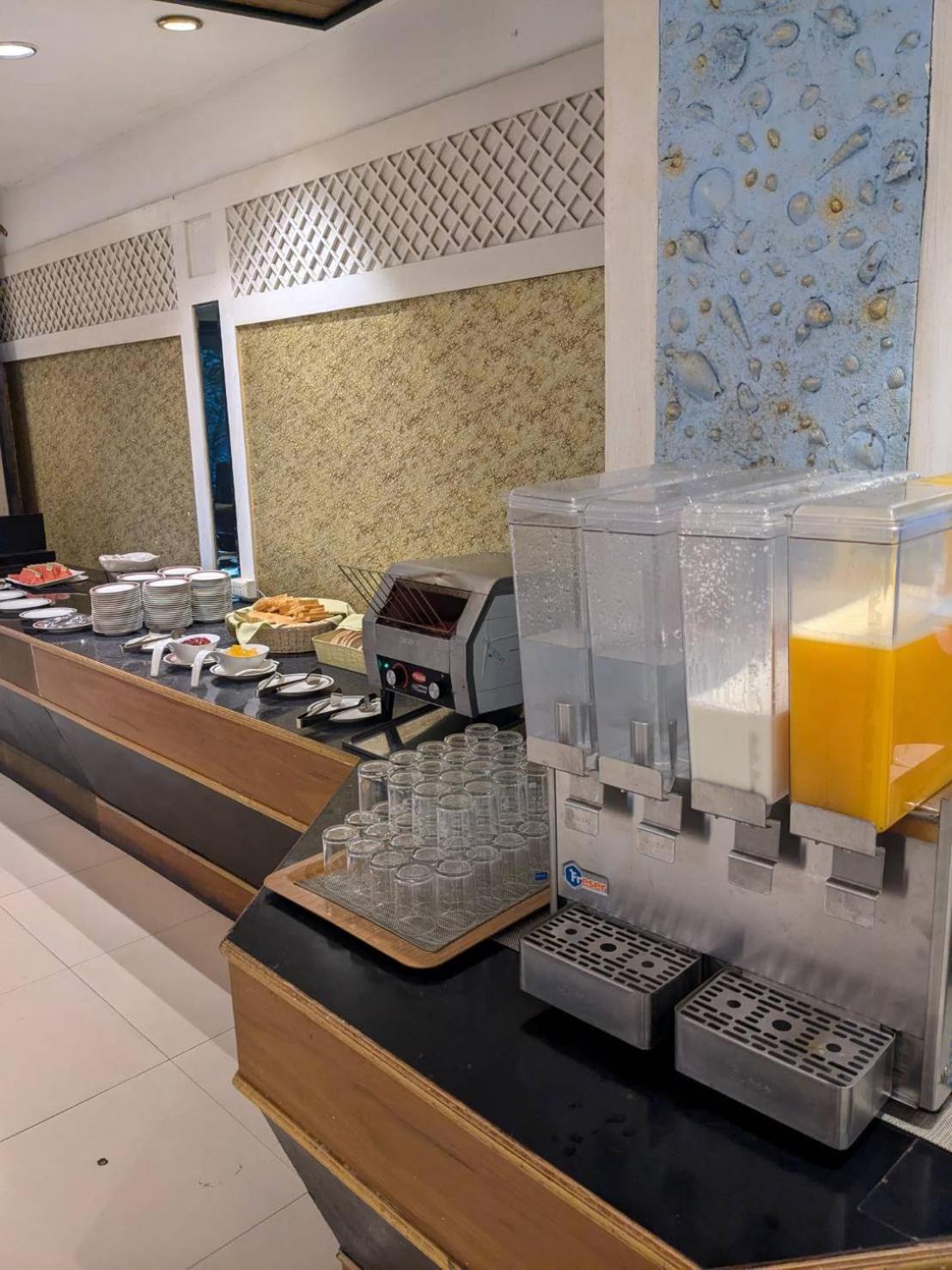 First Pacific Cirrus Hotell Pattaya Exteriör bild
