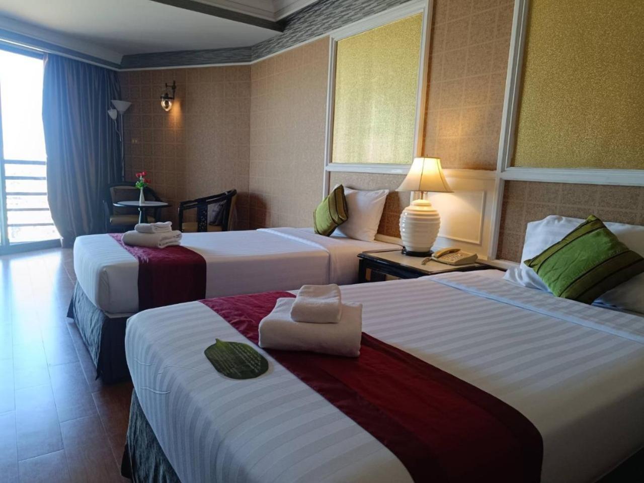 First Pacific Cirrus Hotell Pattaya Exteriör bild