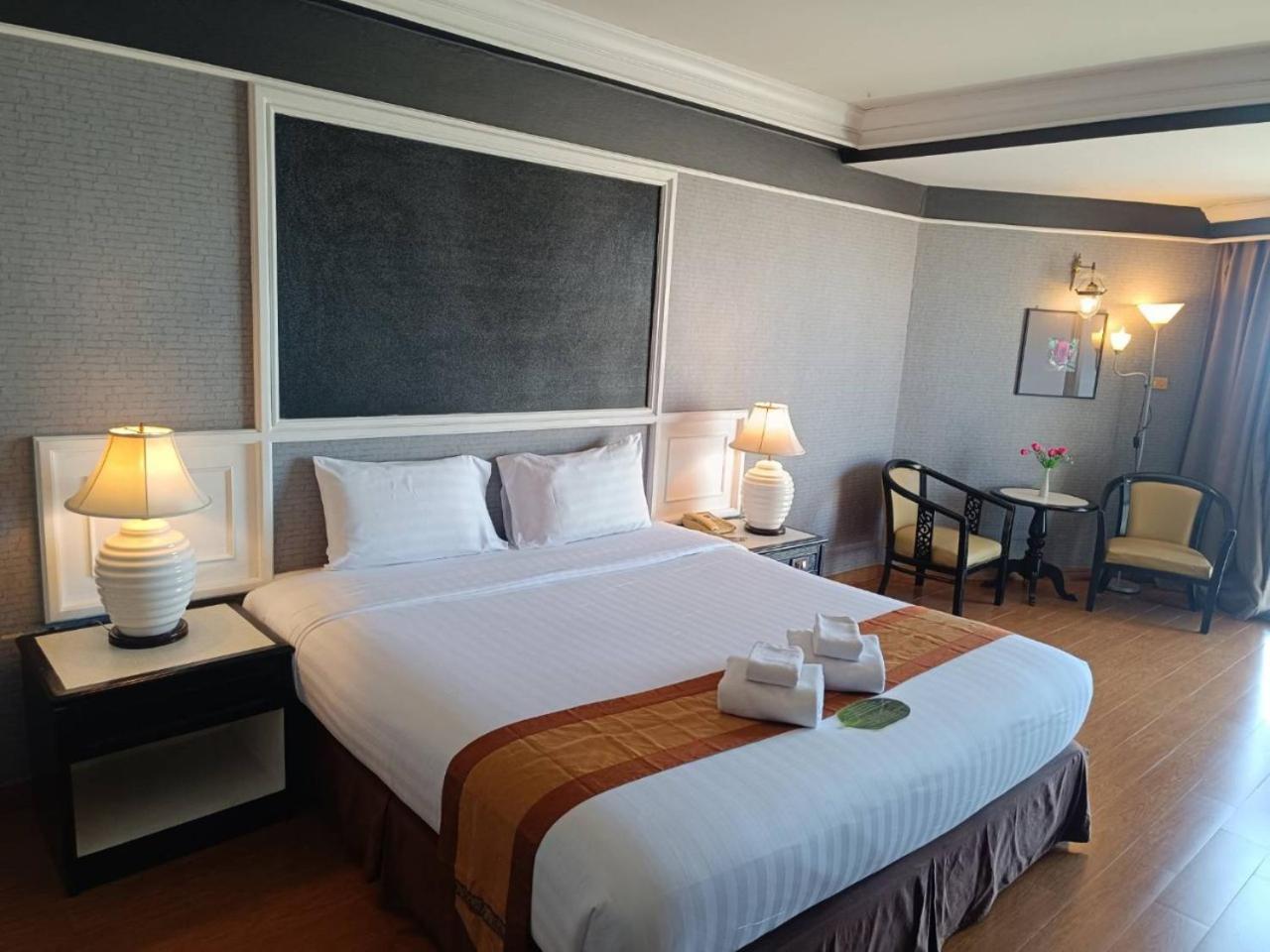 First Pacific Cirrus Hotell Pattaya Exteriör bild