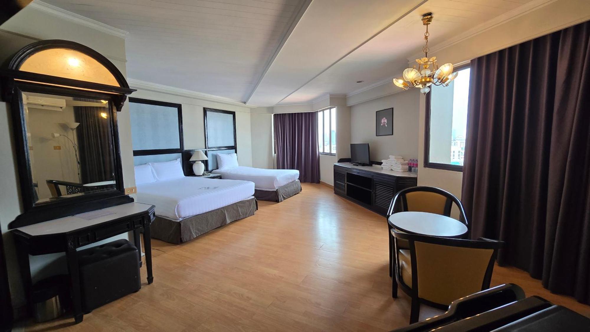 First Pacific Cirrus Hotell Pattaya Exteriör bild