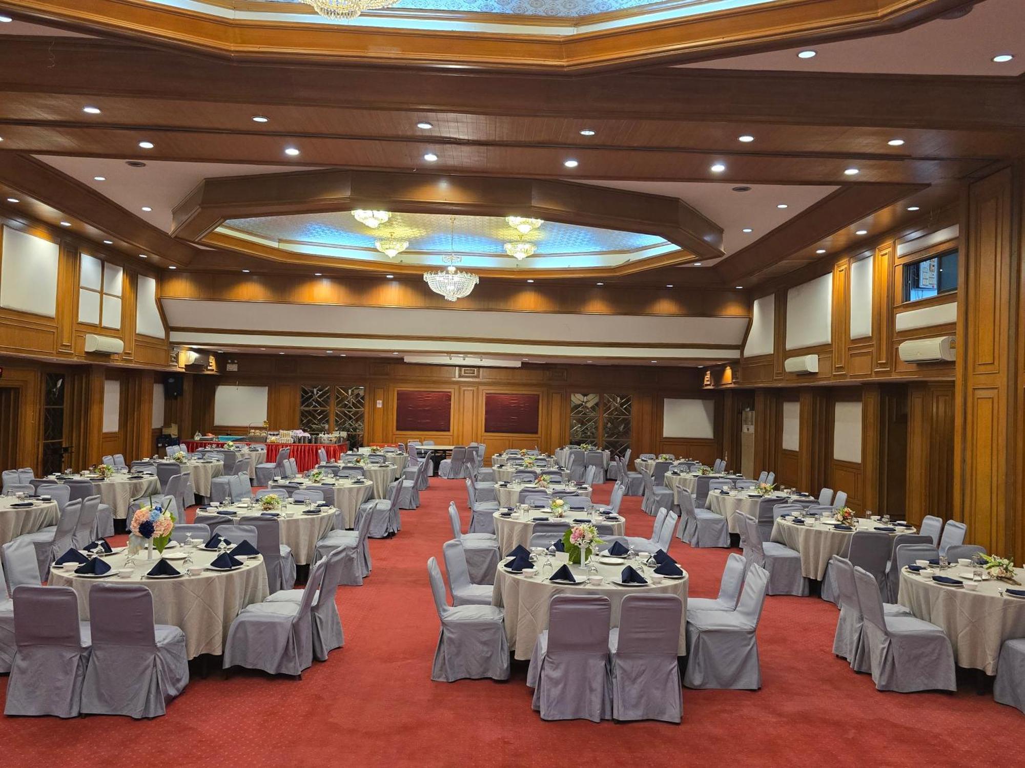 First Pacific Cirrus Hotell Pattaya Exteriör bild