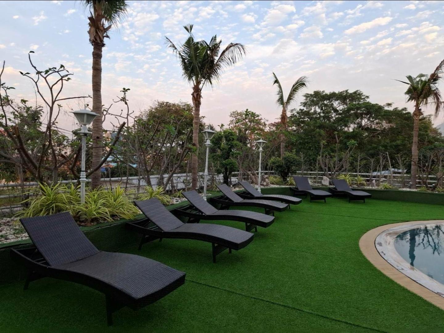 First Pacific Cirrus Hotell Pattaya Exteriör bild