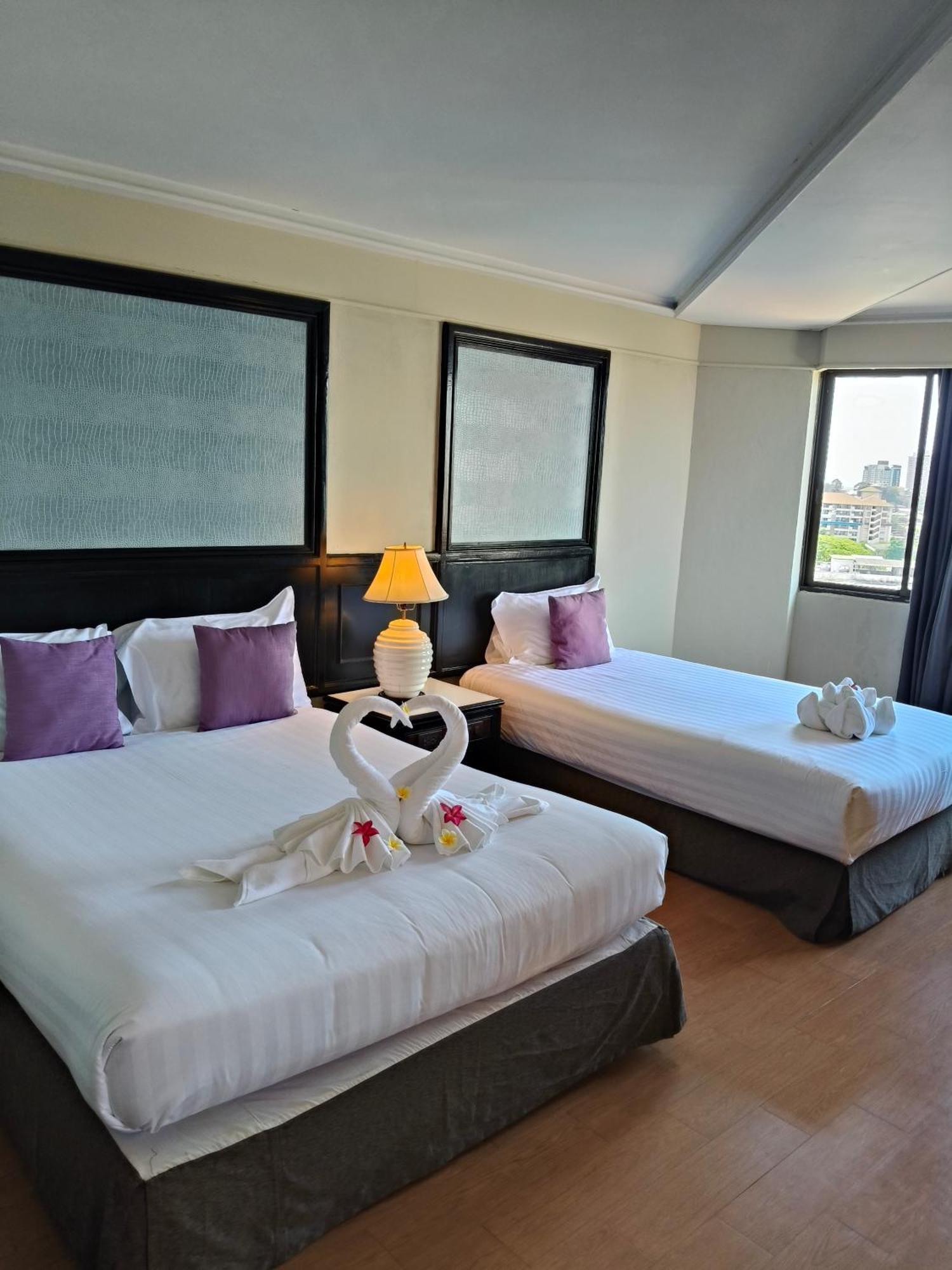First Pacific Cirrus Hotell Pattaya Exteriör bild