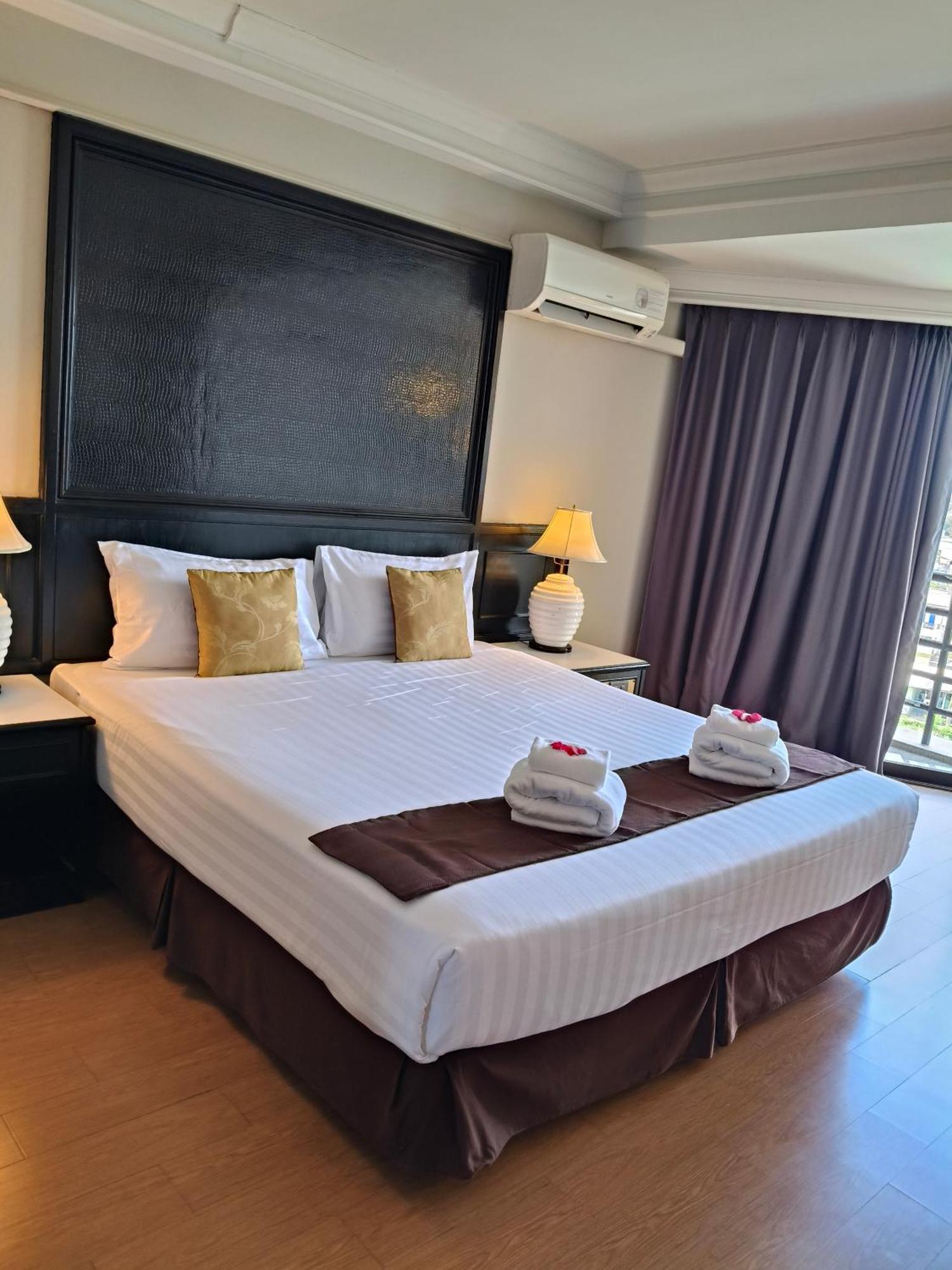 First Pacific Cirrus Hotell Pattaya Exteriör bild