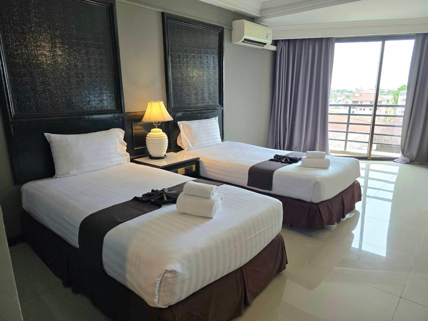 First Pacific Cirrus Hotell Pattaya Exteriör bild
