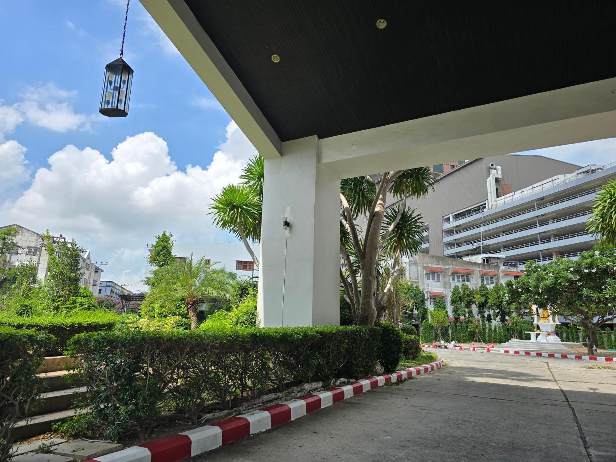 First Pacific Cirrus Hotell Pattaya Exteriör bild