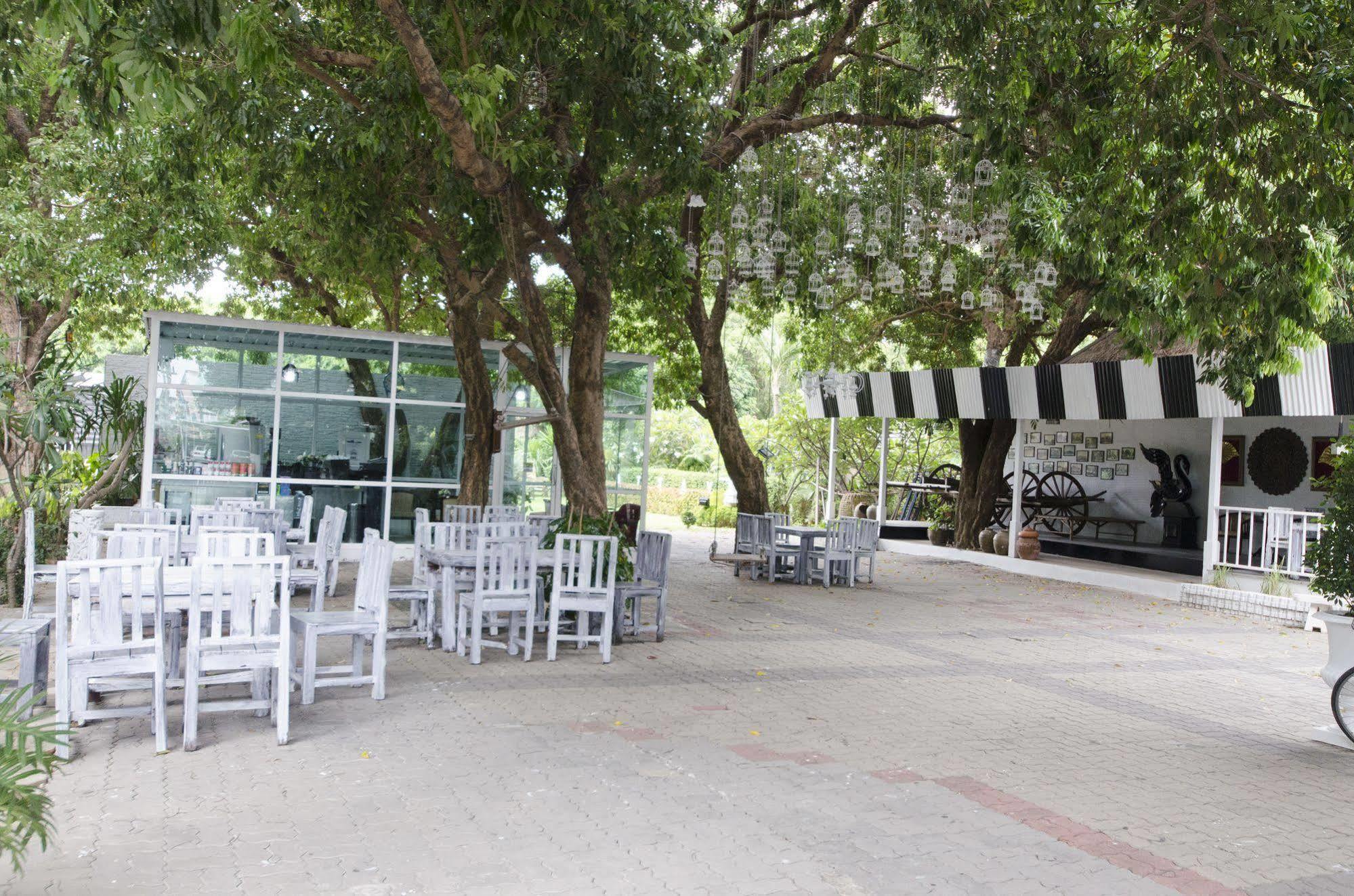 First Pacific Cirrus Hotell Pattaya Exteriör bild